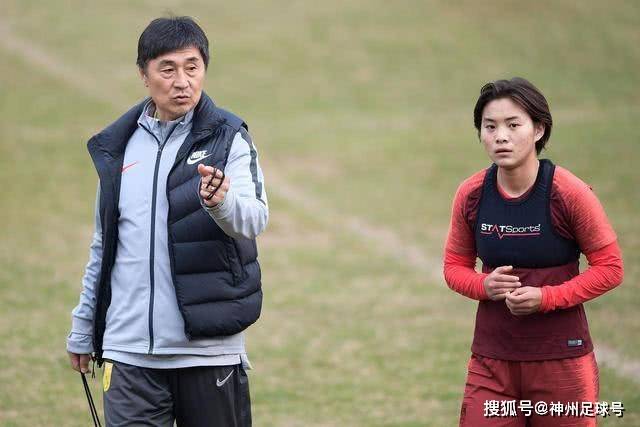 蒂莱曼斯已完成曼联体检，今天签约合同为期5年
